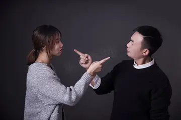 夫妻吵架谁先认错比较好？