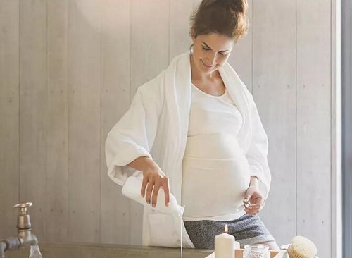 孕妇能不能洗热水澡 洗热水澡对胎儿有没有影响